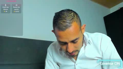 Jhony Alzate online show from February 19, 2:29 am