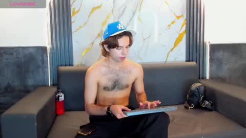 Snapshot of jhostin_1 chatting on December 4, 8:28 pm jhostin_1 online show from December 4, 8:28 pm