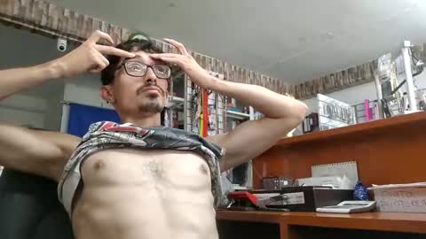 Snapshot of jhosuamoore chatting on May 29, 8:18 pm Jhosuamoore online show from May 29, 8:18 pm