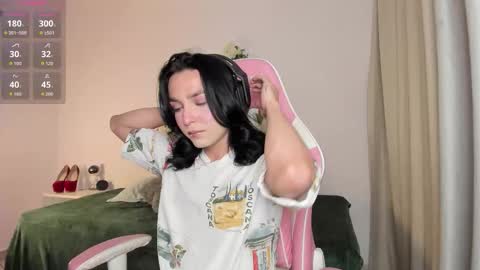 Snapshot of jiggly_ chatting on October 11, 1:16 am Jiggly online show from October 11, 1:16 am