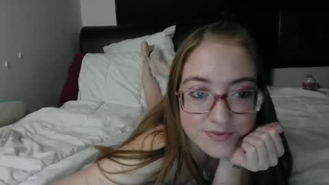 jilliangiselle online show from February 23, 5:05 am