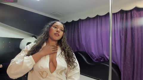 Snapshot of jimena_bell chatting on November 20, 2:23 am Jimena online show from November 20, 2:23 am