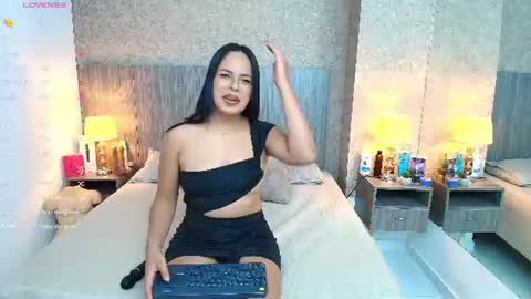 Jimena Salazar online show from June 18, 7:40 pm