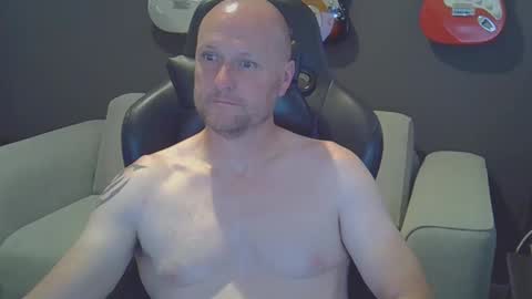 Snapshot of jimforjim chatting on December 12, 4:48 am Jim online show from December 12, 4:48 am