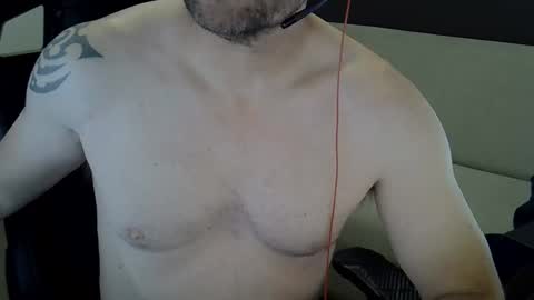 Snapshot of jimforjim chatting on May 18, 1:02 am Jim online show from May 18, 1:02 am