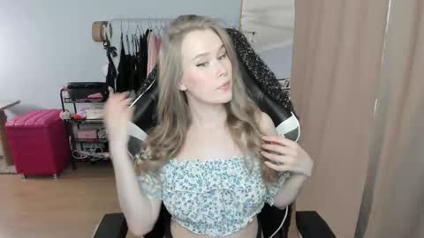 Snapshot of jimmy_and_amy chatting on October 8, 2:04 pm Amy next stream on Wednesday Thursday Friday Saturday and Sunday at 16 pm GMT3 online show from October 8, 2:04 pm