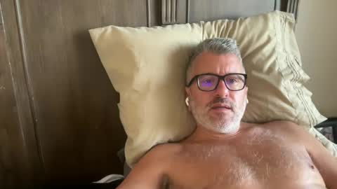 Snapshot of jimmyaaron chatting on December 28, 4:20 pm Dad of Three online show from December 28, 4:20 pm