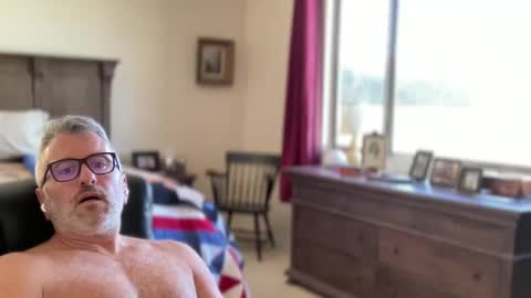 Snapshot of jimmyaaron chatting on December 29, 7:11 pm Dad of Three online show from December 29, 7:11 pm