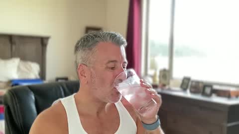 Snapshot of jimmyaaron chatting on December 31, 9:39 pm Dad of Three online show from December 31, 9:39 pm