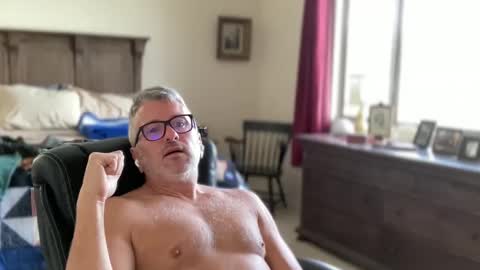 Snapshot of jimmyaaron chatting on January 3, 6:24 pm Dad of Three online show from January 3, 6:24 pm