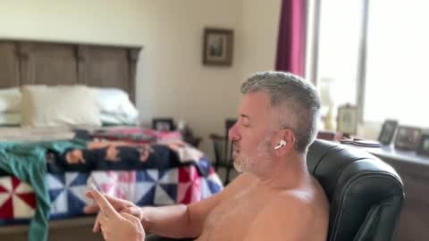 Snapshot of jimmyaaron chatting on February 1, 5:26 pm Dad of Three online show from February 1, 5:26 pm