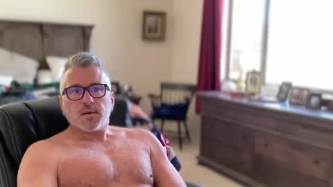 Snapshot of jimmyaaron chatting on February 15, 8:22 pm Dad of Three online show from February 15, 8:22 pm