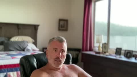 Snapshot of jimmyaaron chatting on September 17, 1:07 am Dad of Three online show from September 17, 1:07 am