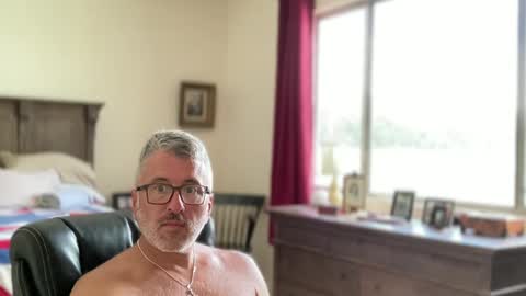 Snapshot of jimmyaaron chatting on September 27, 6:35 pm Dad of Three online show from September 27, 6:35 pm