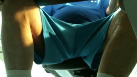jimwellhung online show from May 2, 3:00 am