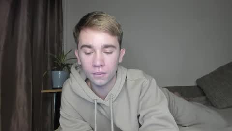 Snapshot of jimyti_bad_boy chatting on October 27, 11:52 pm jimyti_bad_boy online show from October 27, 11:52 pm