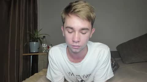 Snapshot of jimyti_bad_boy chatting on October 28, 11:07 pm jimyti_bad_boy online show from October 28, 11:07 pm