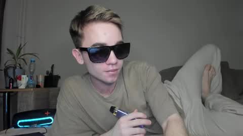 Snapshot of jimyti_bad_boy chatting on February 4, 12:16 am jimyti_bad_boy online show from February 4, 12:16 am