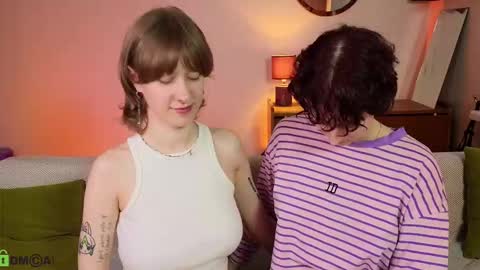 Snapshot of jitoon_exe chatting on October 17, 10:07 am Hey Guys We are Julia ginger Tina brunette online show from October 17, 10:07 am