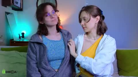 Snapshot of jitoon_exe chatting on May 31, 8:32 pm Hey Guys We are Julia ginger Tina brunette online show from May 31, 8:32 pm