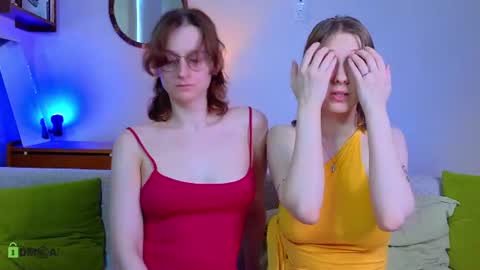 Snapshot of jitoon_exe chatting on June 12, 5:34 pm Hey Guys We are Julia ginger Tina brunette online show from June 12, 5:34 pm