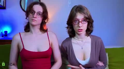 Snapshot of jitoon_exe chatting on June 14, 6:43 pm Hey Guys We are Julia ginger Tina brunette online show from June 14, 6:43 pm