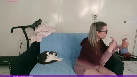 Nicole  Allen online show from January 24, 1:45 am