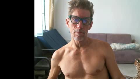 Snapshot of jlmbud chatting on June 19, 11:58 am jlmbud online show from June 19, 11:58 am