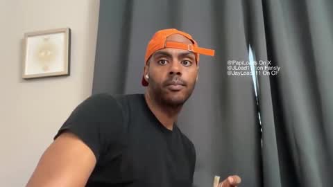 Snapshot of jloads_ chatting on November 17, 9:20 pm Jay Load online show from November 17, 9:20 pm