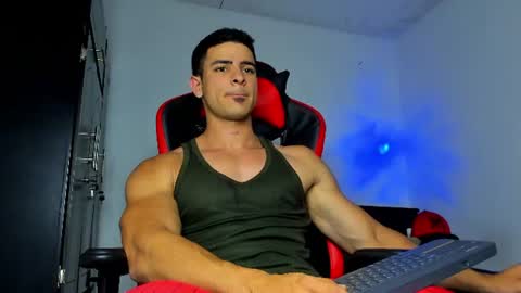 Snapshot of jmortton chatting on June 12, 12:42 am IGJmortton online show from June 12, 12:42 am