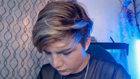 Snapshot of jnick_21 chatting on February 8, 12:06 am Nick online show from February 8, 12:06 am