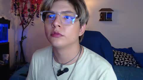 Snapshot of jnick_21 chatting on February 14, 4:04 am Nick online show from February 14, 4:04 am