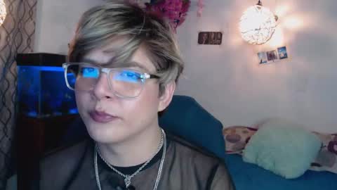 Snapshot of jnick_21 chatting on February 19, 1:40 am Nick online show from February 19, 1:40 am