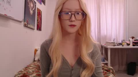 joan_kiss online show from October 19, 9:32 am