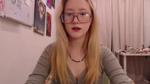 Snapshot of joan_kiss chatting on November 8, 7:45 pm joan_kiss online show from November 8, 7:45 pm