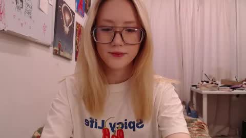 Snapshot of joan_kiss chatting on November 28, 9:12 am joan_kiss online show from November 28, 9:12 am