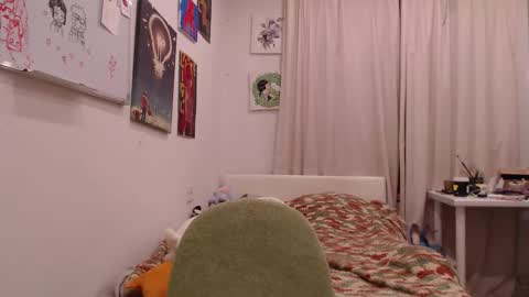 Snapshot of joan_kiss chatting on December 5, 3:41 pm joan_kiss online show from December 5, 3:41 pm