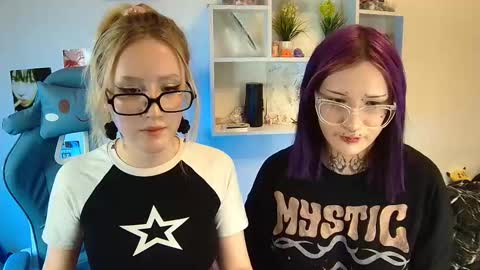 Snapshot of joan_kiss chatting on January 16, 2:43 pm joan_kiss online show from January 16, 2:43 pm