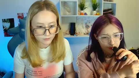 Snapshot of joan_kiss chatting on January 17, 1:27 pm joan_kiss online show from January 17, 1:27 pm