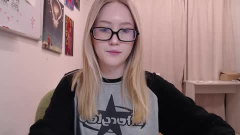 Snapshot of joan_kiss chatting on February 9, 1:59 pm joan_kiss online show from February 9, 1:59 pm