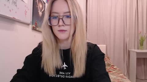 Snapshot of joan_kiss chatting on February 18, 2:02 pm joan_kiss online show from February 18, 2:02 pm