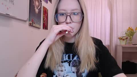 Snapshot of joan_kiss chatting on March 16, 12:42 pm joan_kiss online show from March 16, 12:42 pm