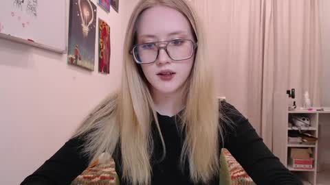 joan_kiss online show from June 2, 9:17 pm