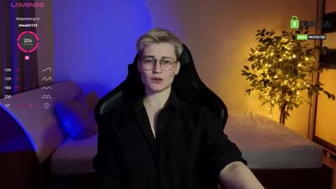 Snapshot of joan_night chatting on February 1, 7:56 pm J online show from February 1, 7:56 pm