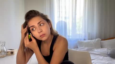 Snapshot of joandonelly chatting on August 9, 11:37 am Bella online show from August 9, 11:37 am