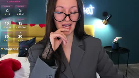 Joan online show from March 6, 1:35 am