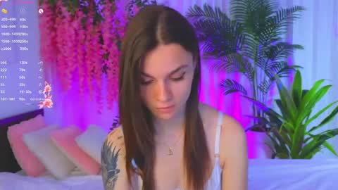 Snapshot of joannerichardson chatting on May 4, 7:10 pm Eva online show from May 4, 7:10 pm