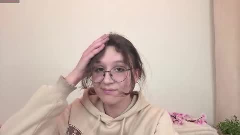 Snapshot of joannwhitver chatting on December 15, 4:11 pm Nana online show from December 15, 4:11 pm