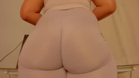 joanyo_brown online show from December 14, 1:00 am