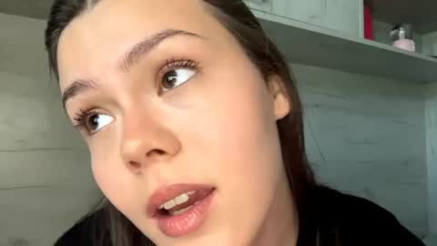 Snapshot of jodeesolarz chatting on June 18, 9:25 am Mila online show from June 18, 9:25 am